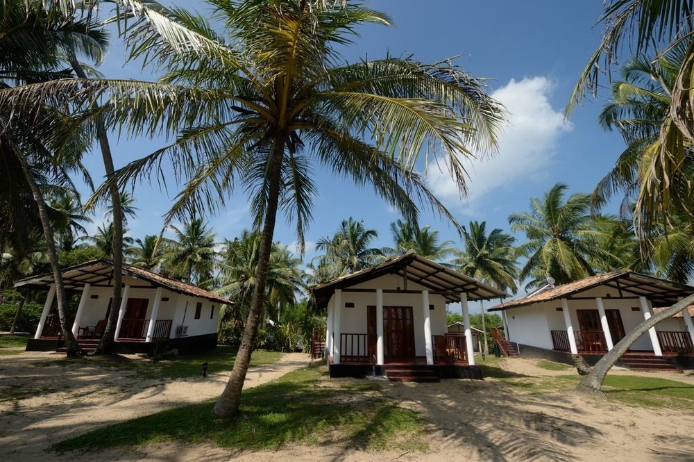 Darwins Beach Resort Tangalle Exterior foto