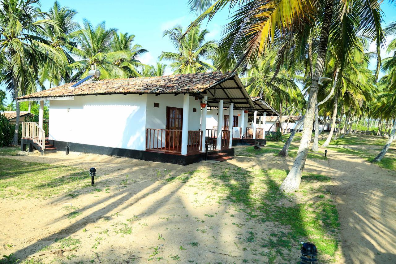 Darwins Beach Resort Tangalle Exterior foto