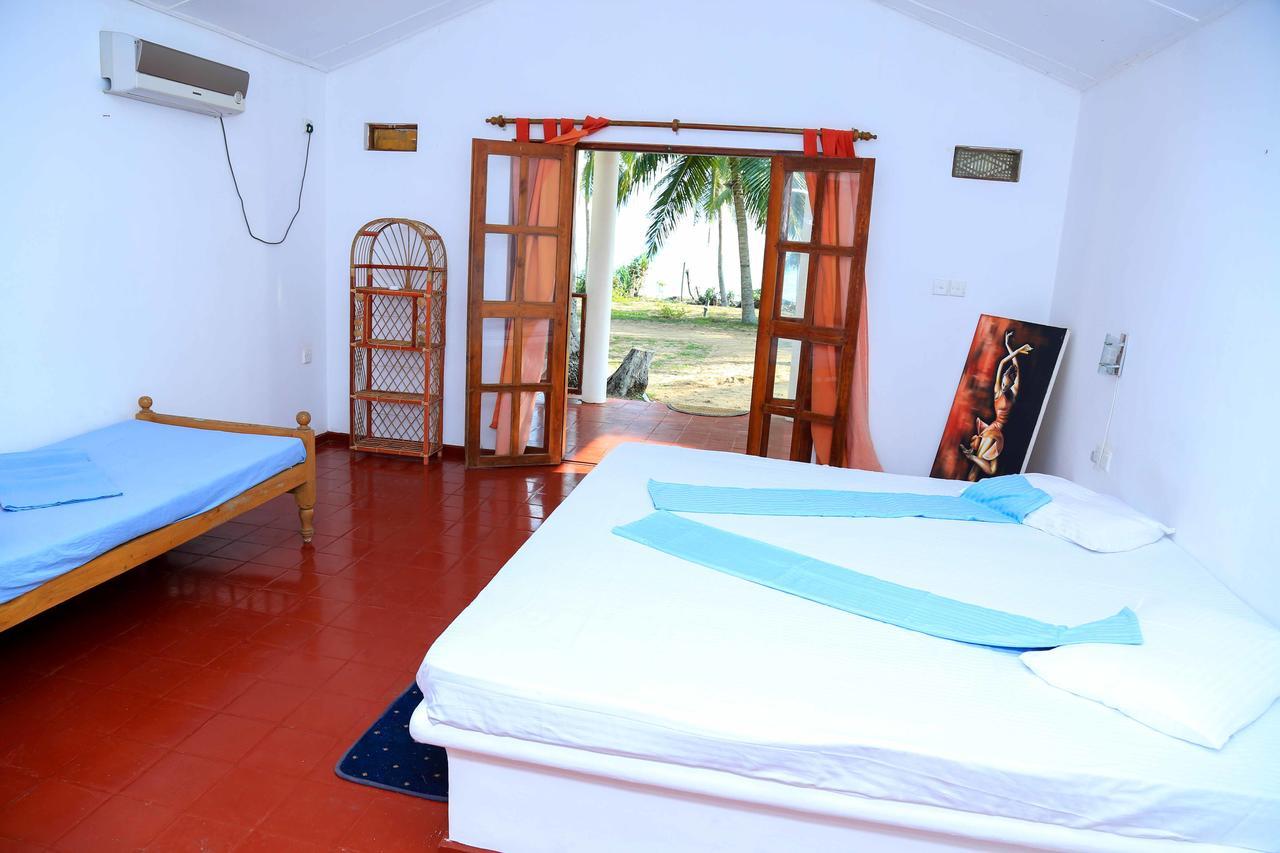 Darwins Beach Resort Tangalle Exterior foto