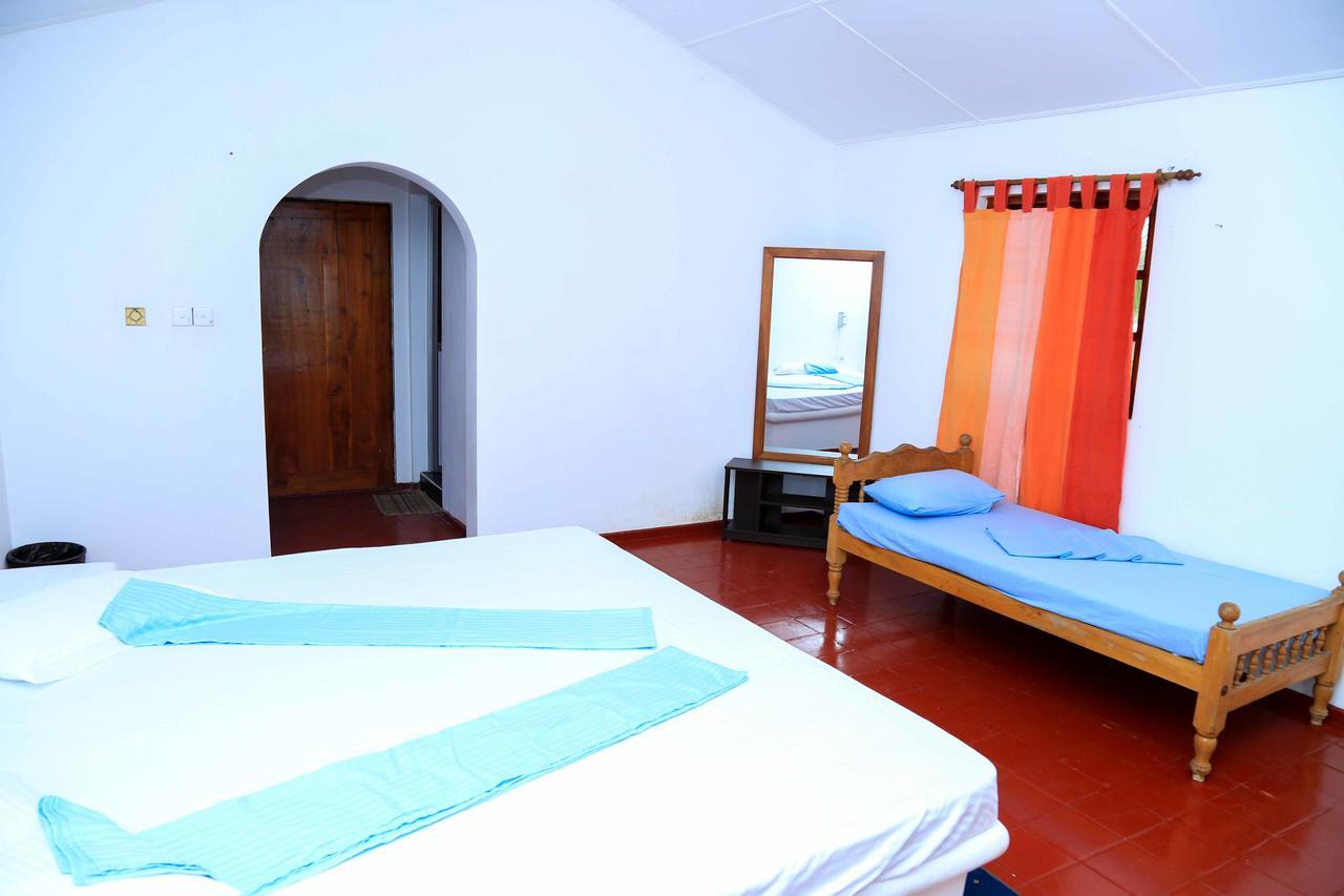 Darwins Beach Resort Tangalle Exterior foto