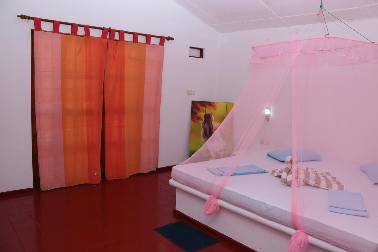 Darwins Beach Resort Tangalle Exterior foto