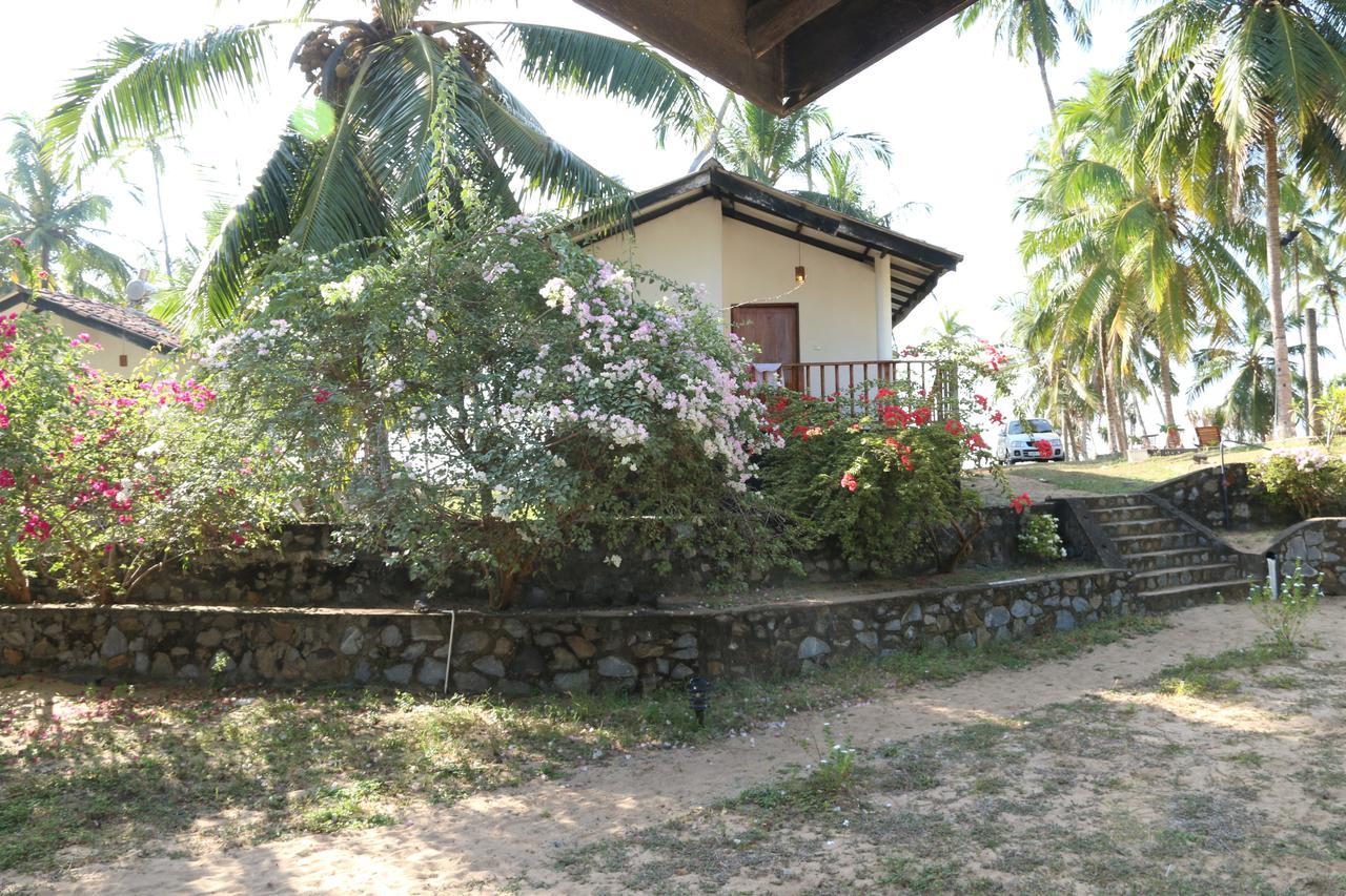 Darwins Beach Resort Tangalle Exterior foto