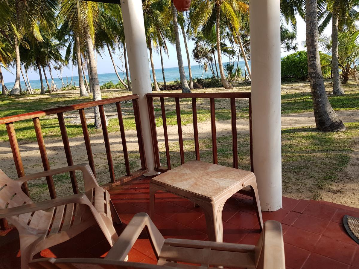 Darwins Beach Resort Tangalle Exterior foto